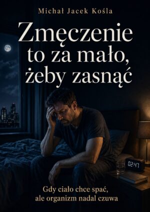 Mężczyzna siedzi na łóżku w nocnej sypialni, trzyma się za głowę; na stoliku budzik pokazuje 02:41, w tle okno z miejskimi światłami.